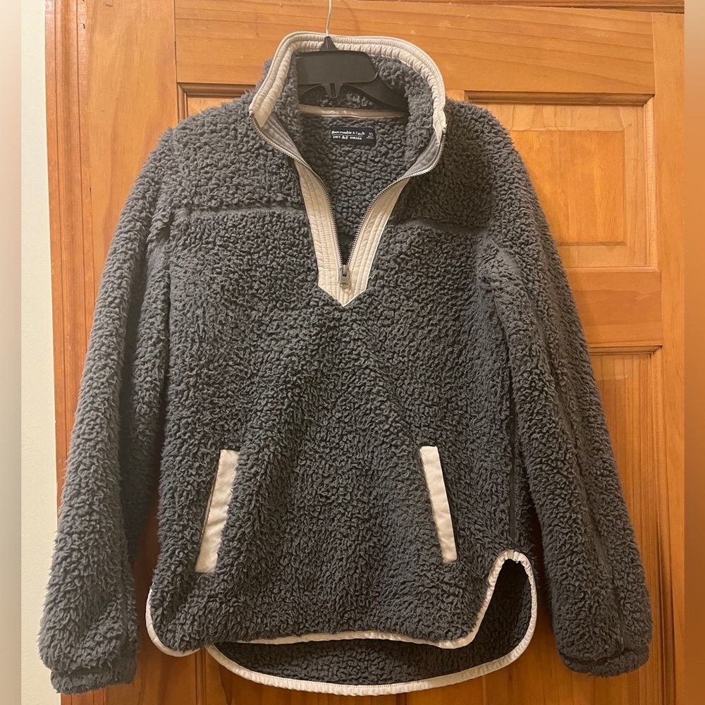 Abercrombie & Fitch fleece pullover. Size xs